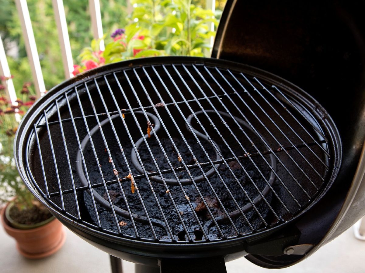 Arruga una hoja de papel de aluminio y utilízala para eliminar el óxido