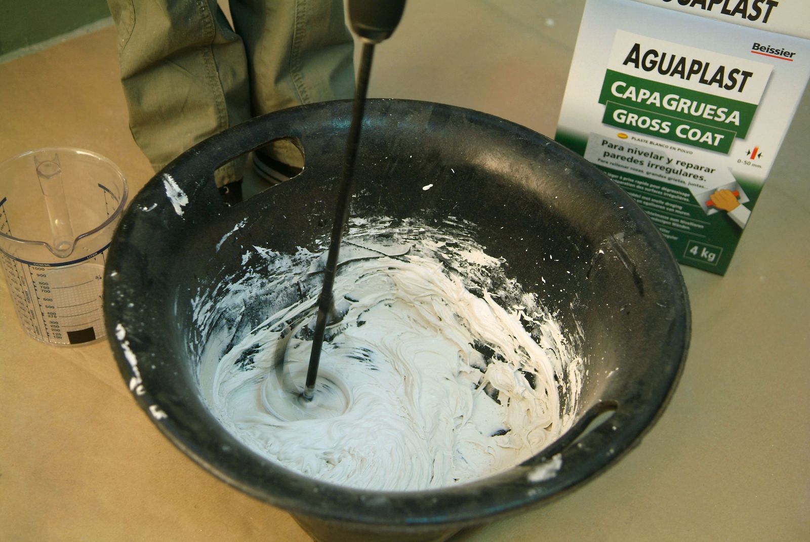 Alisar pared de sótano paso 2 Alisar pared de sótano paso 2