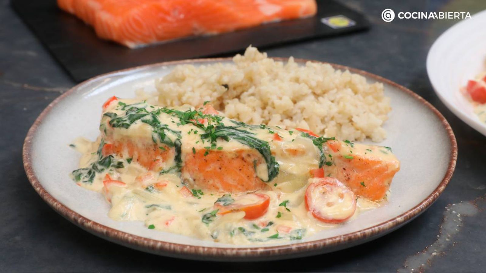 Receta de salmón a la toscana con guarnición de arroz