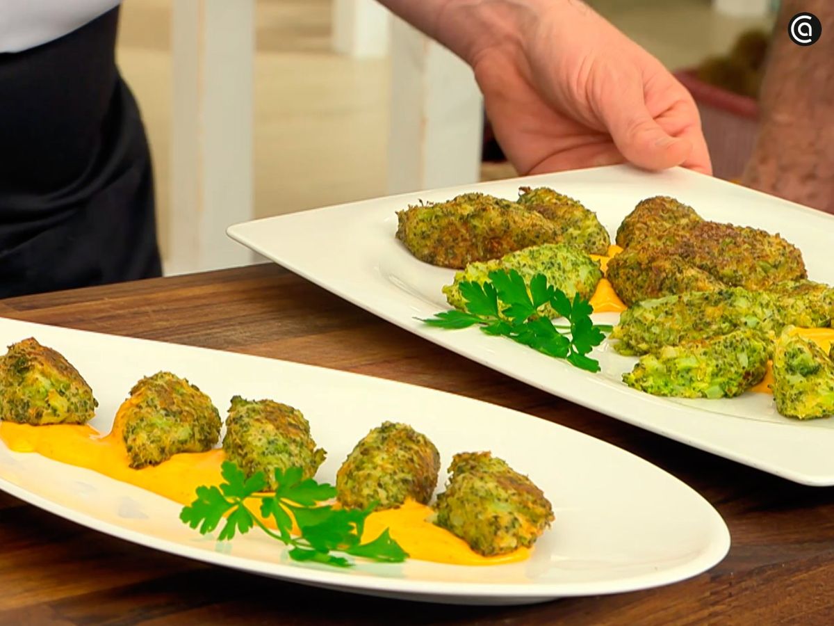 Acompaña los buñuelos de brócoli con mayonesa de sriracha