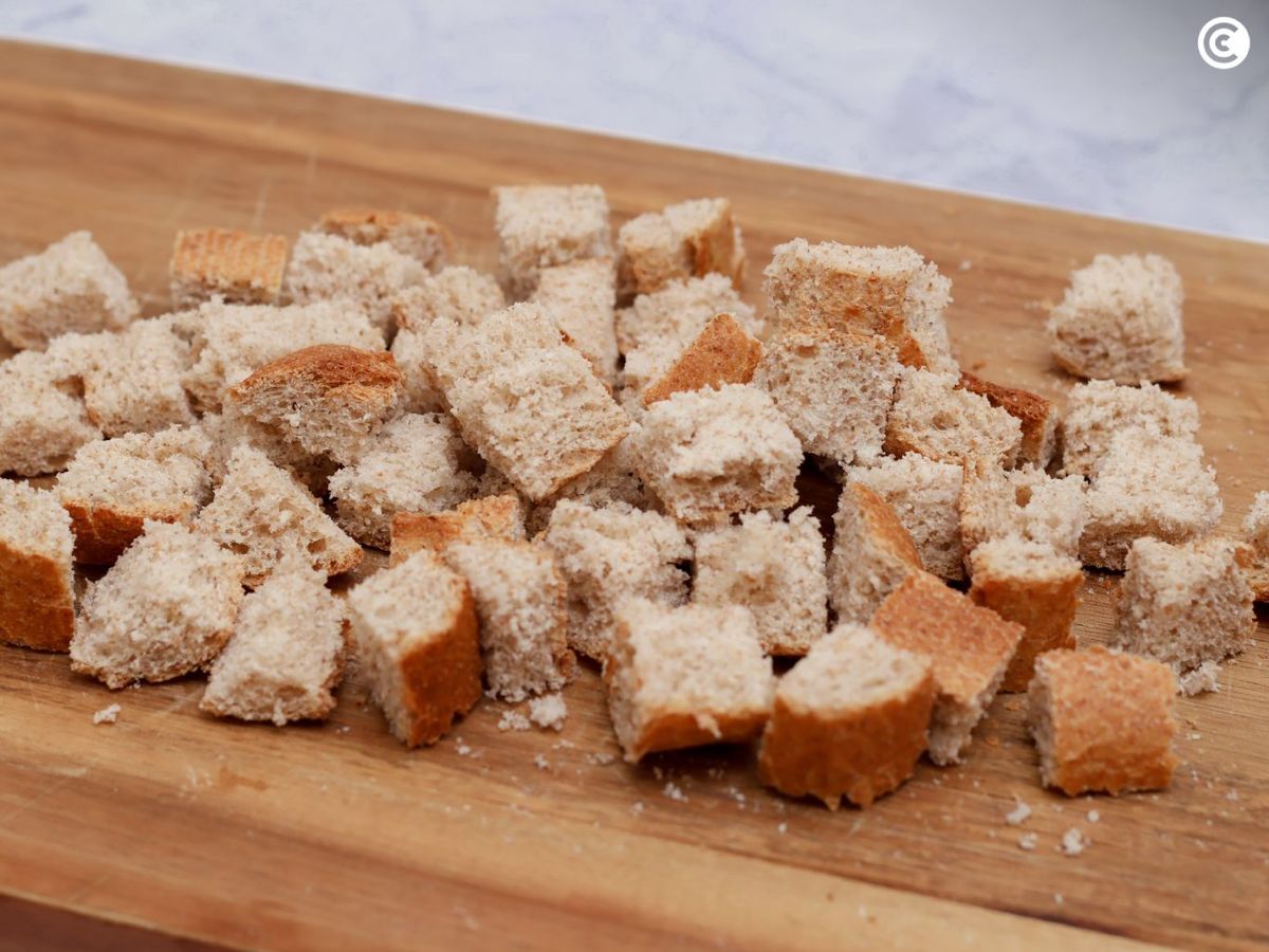 Cortar el pan para la panzanella