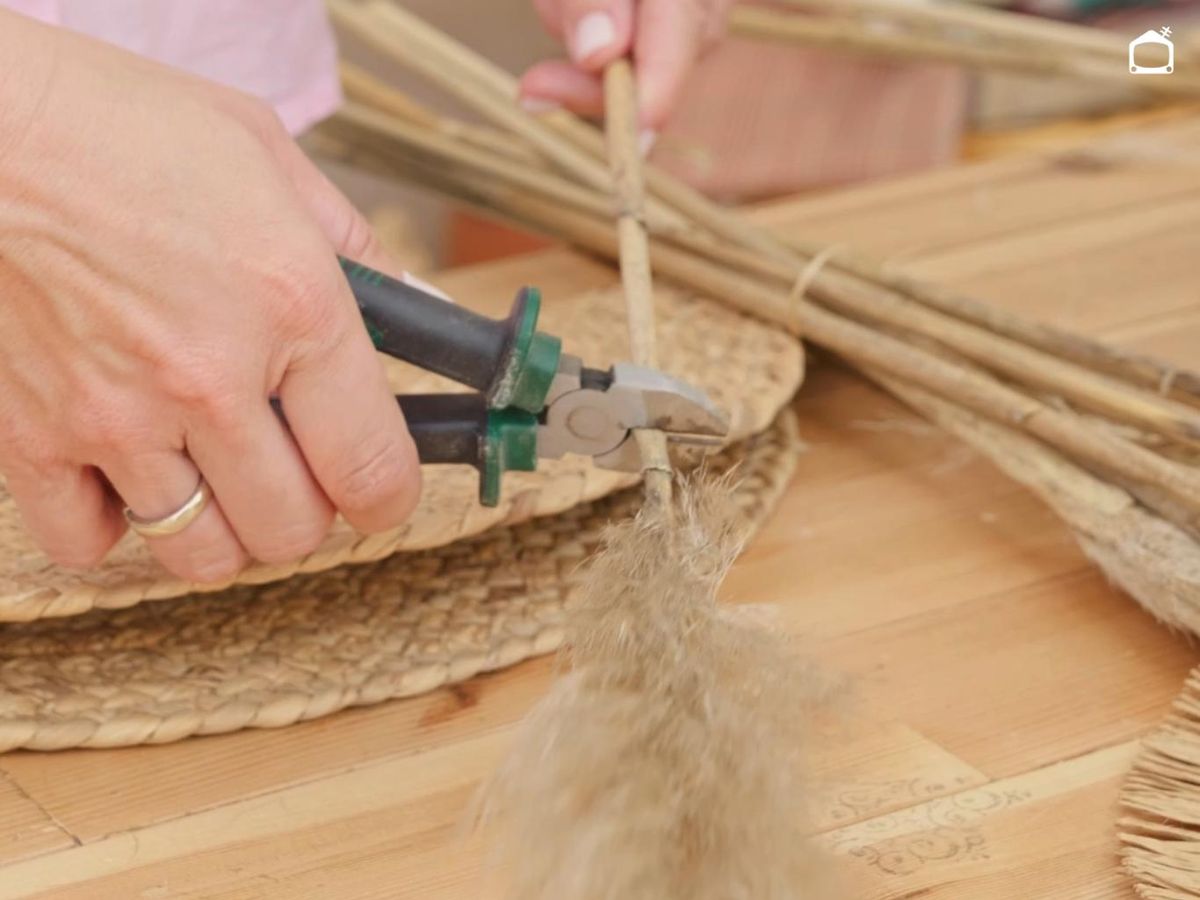 Cómo hacer un adorno boho chic para la pared, paso 2.