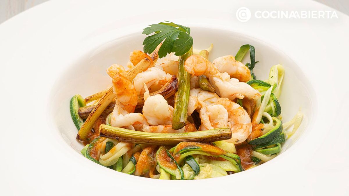 espaguetis de calabacin con langostinos receta karlos arguinano karl6765031