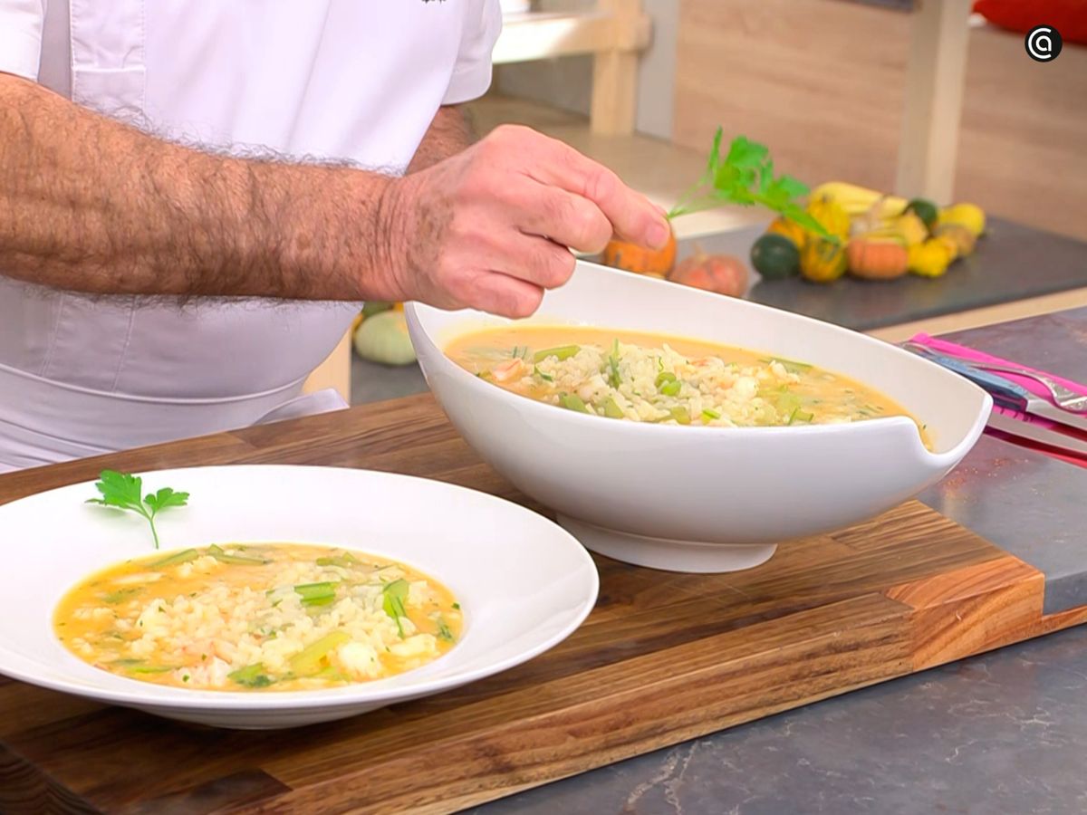 Sirve con una hojita de perejil