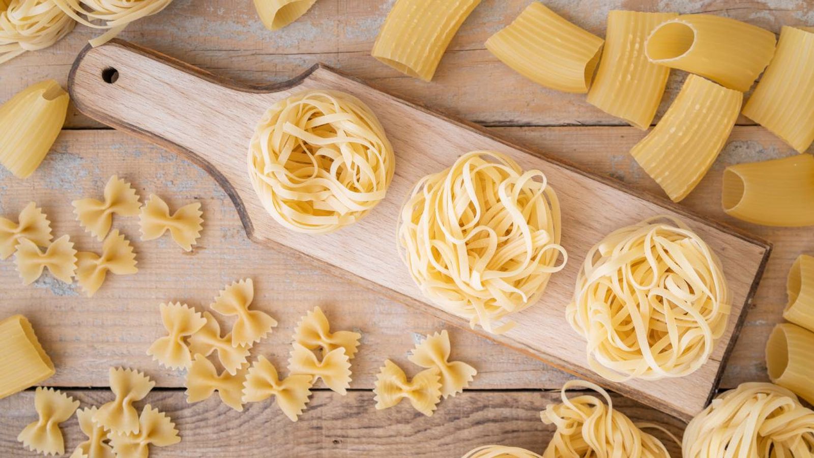 Farfalle, rigatoni y nidos de tagliatelle: cada forma tiene su textura y combinación ideal.