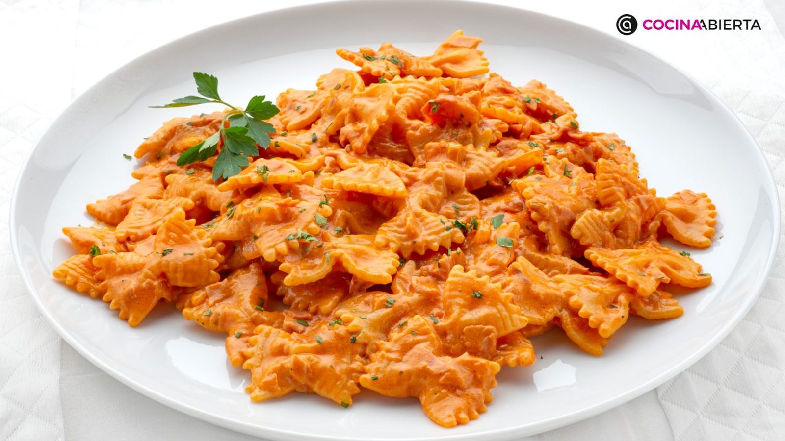 farfalle con crema de tomate jamon cocido farfalle con crema de tomate jamon cocido