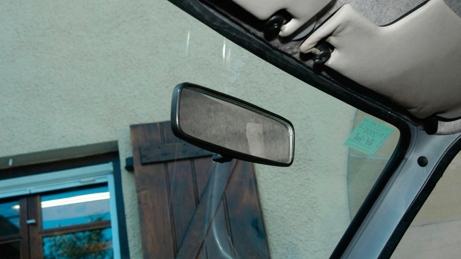 Sujeción de espejo retrovisor paso 9 Sujeción de espejo retrovisor paso 9