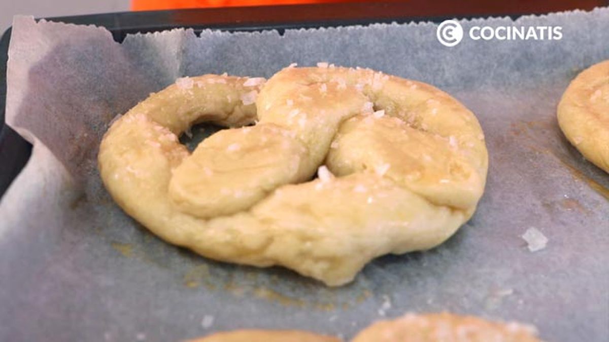 Pretzels o lazos de pan salados   paso 5