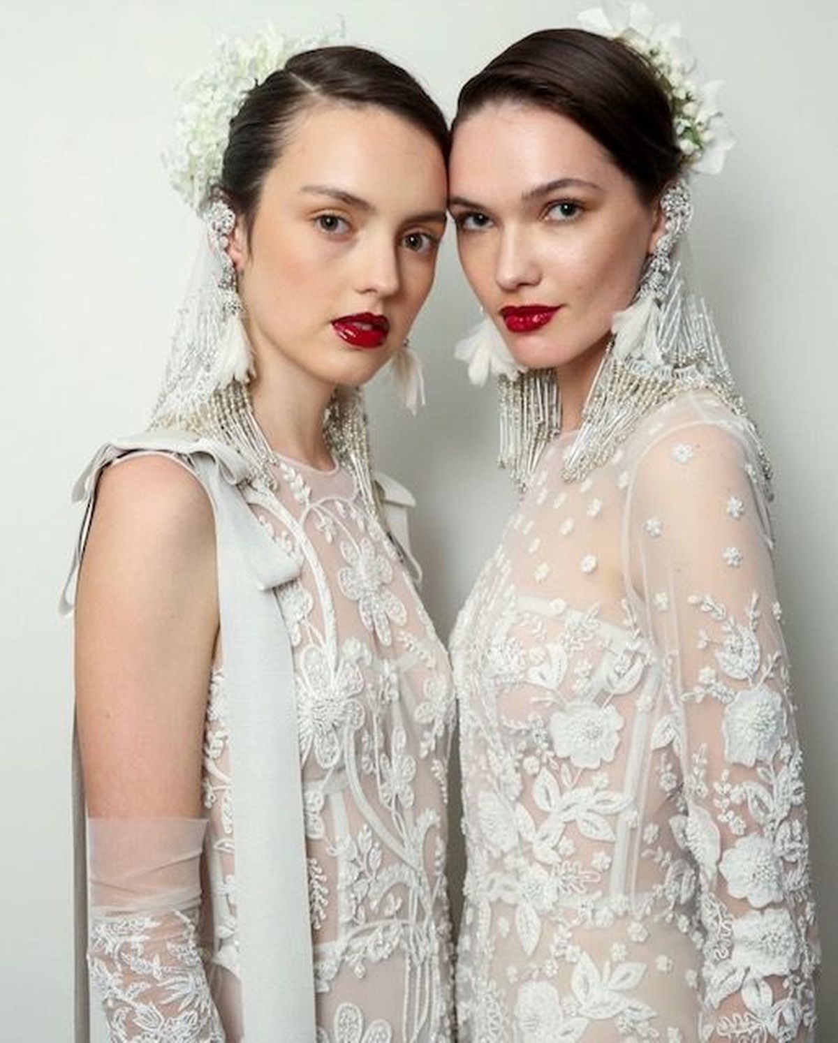 Pendientes con plumas para novia