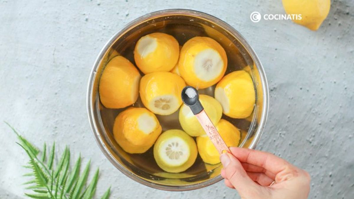 Agregamos una pizca de sal a los limones