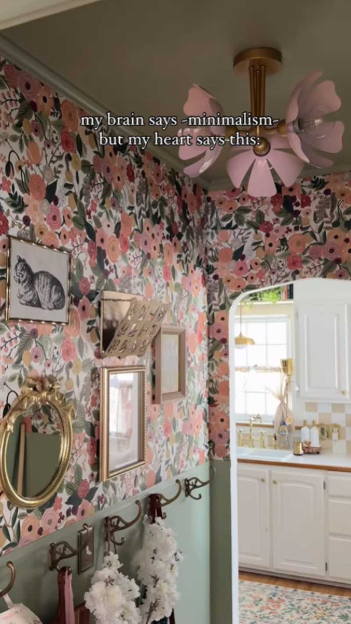 Pasillo de estilo Cottage de Emily Welch.