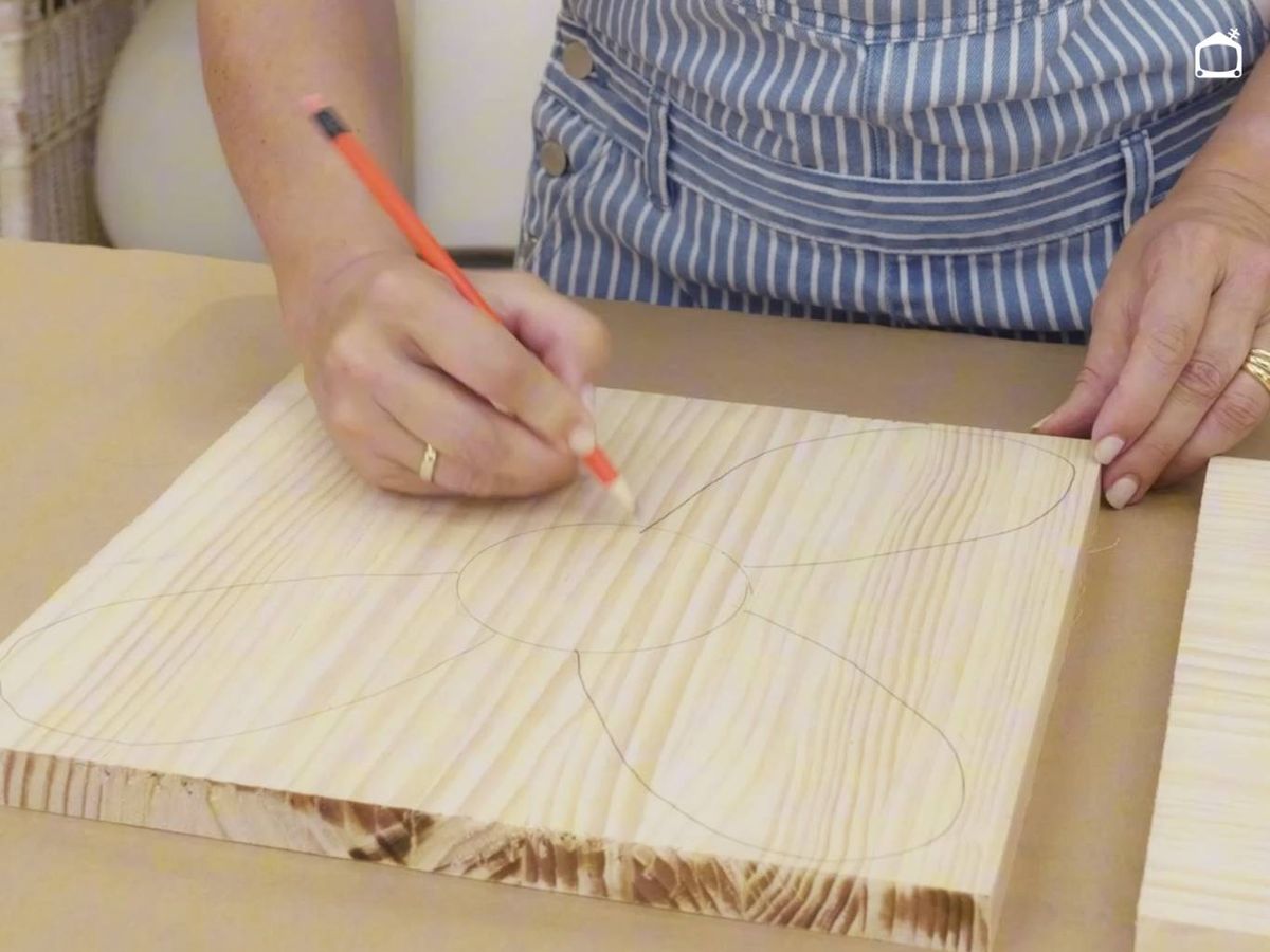 Marcamos un círculo para hacer el disco floral.