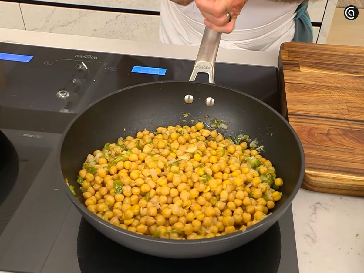 Incorpora los garbanzos