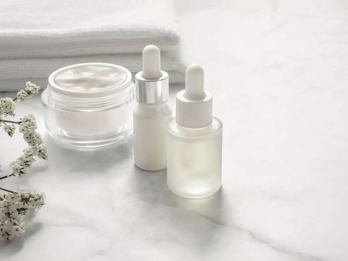 El skin streaming apuesta por productos clave: limpiador suave, tratamiento activo, crema hidratante y protección solar.