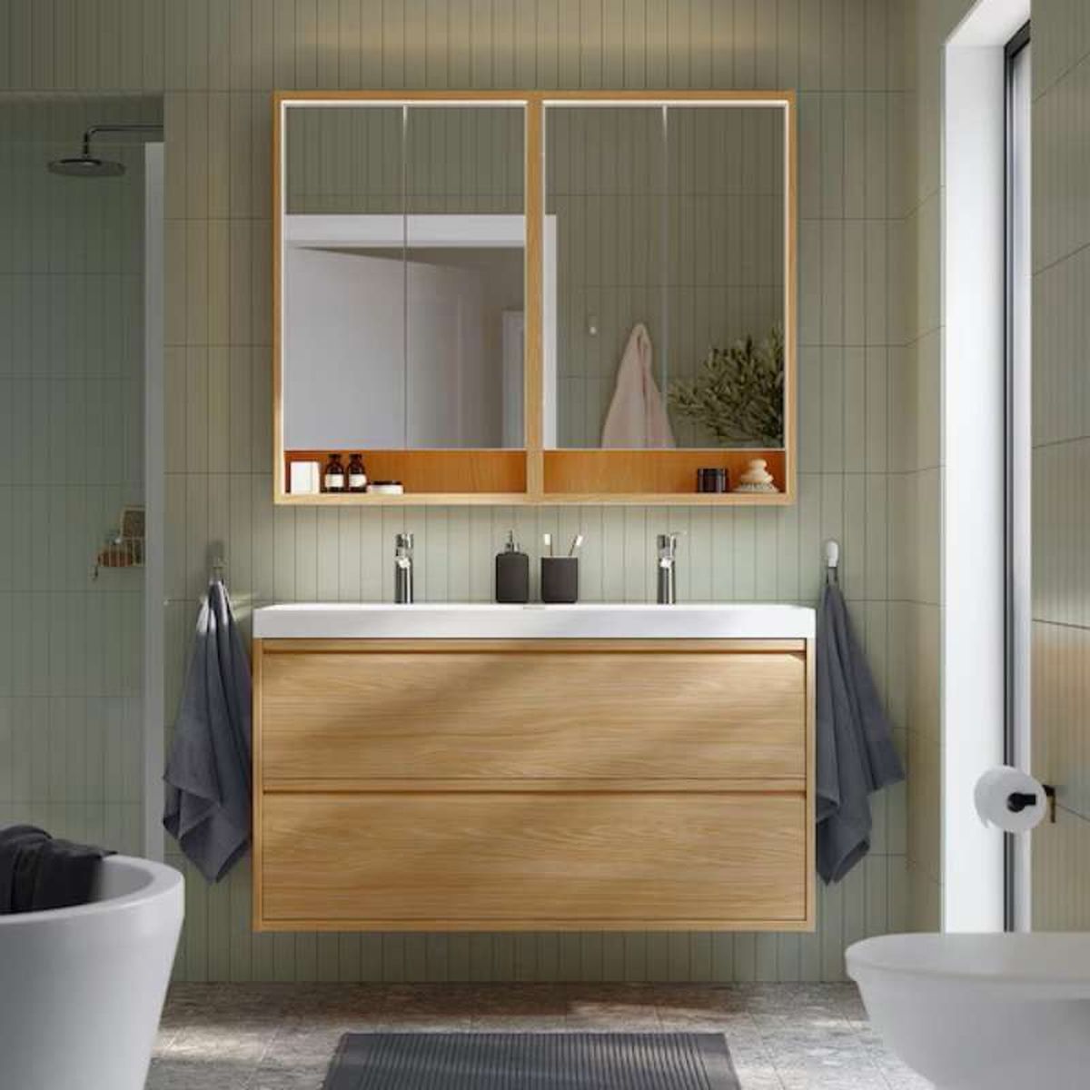 Baño de estilo nórdico con decoración sencilla.