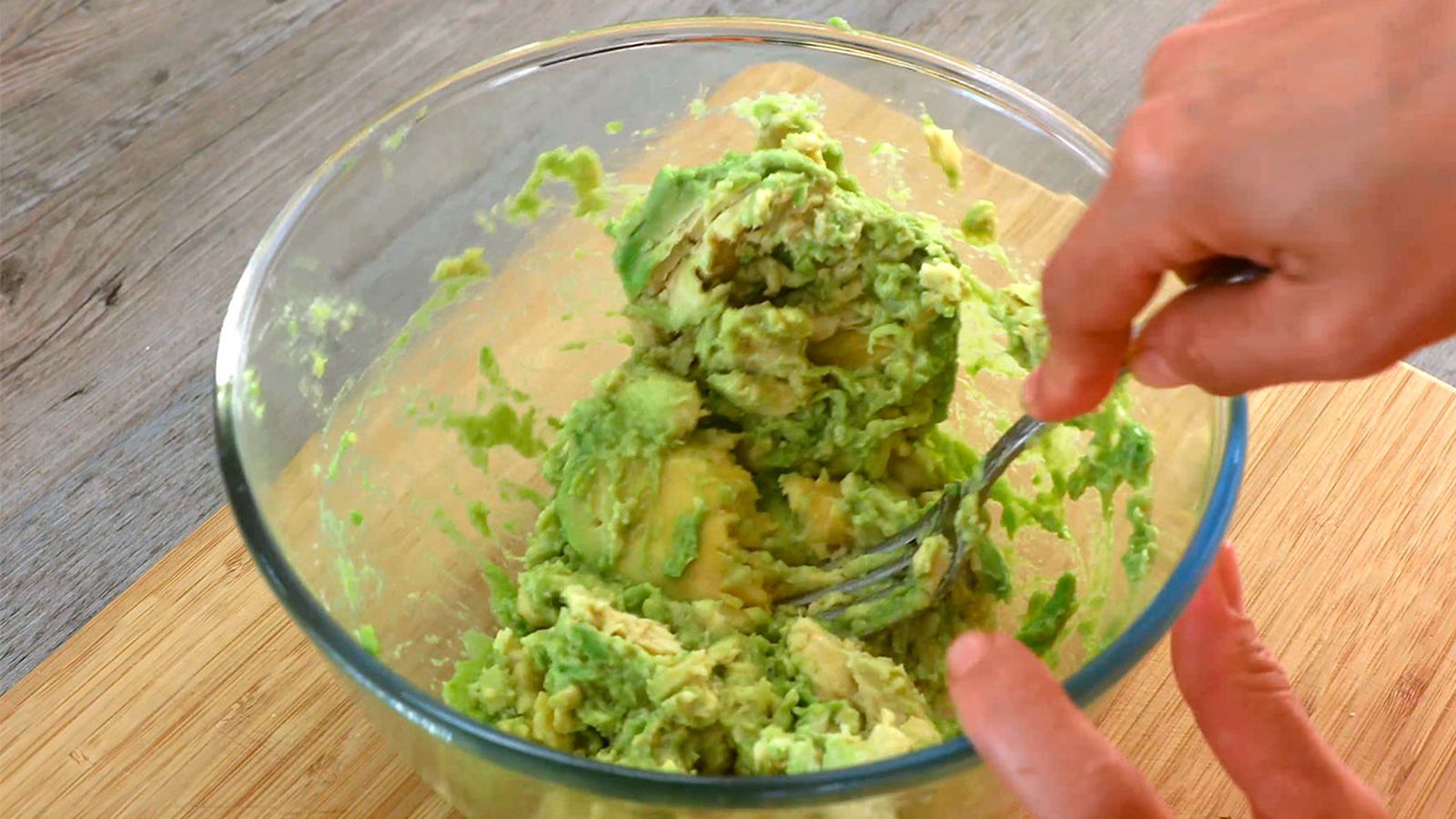 Receta de pastel de salmón y aguacate paso 1 Receta de pastel de salmón y aguacate paso 1
