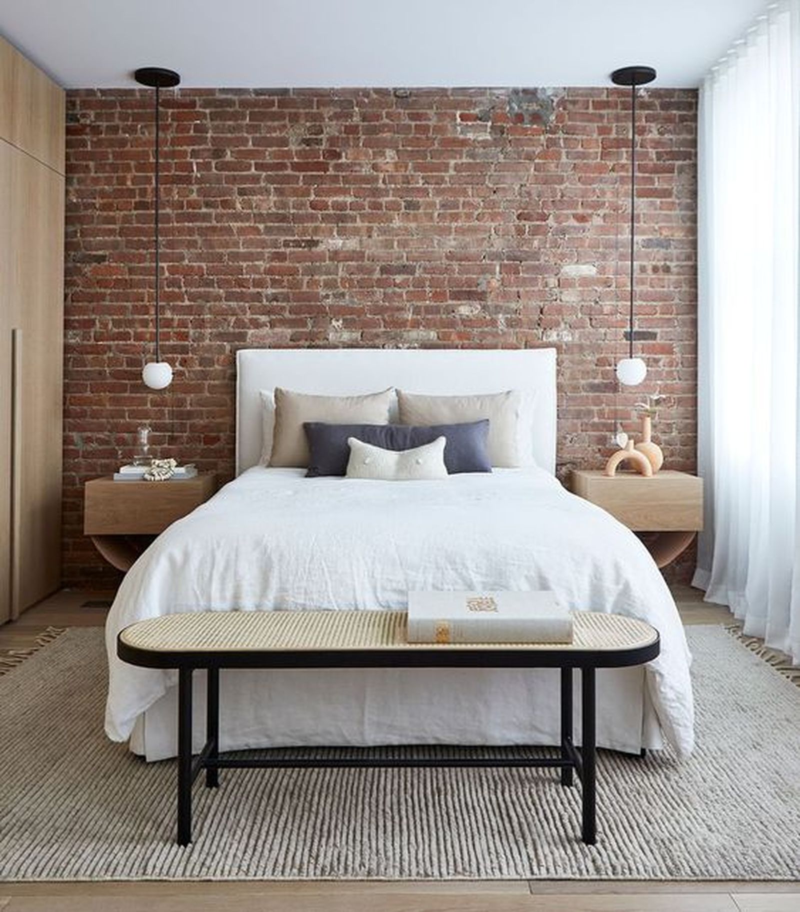 dormitorio con pared ladrillo visto 1