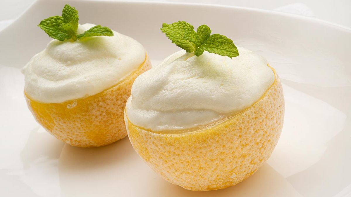 Los limones rellenos son un postre original y muy refrescante para el verano