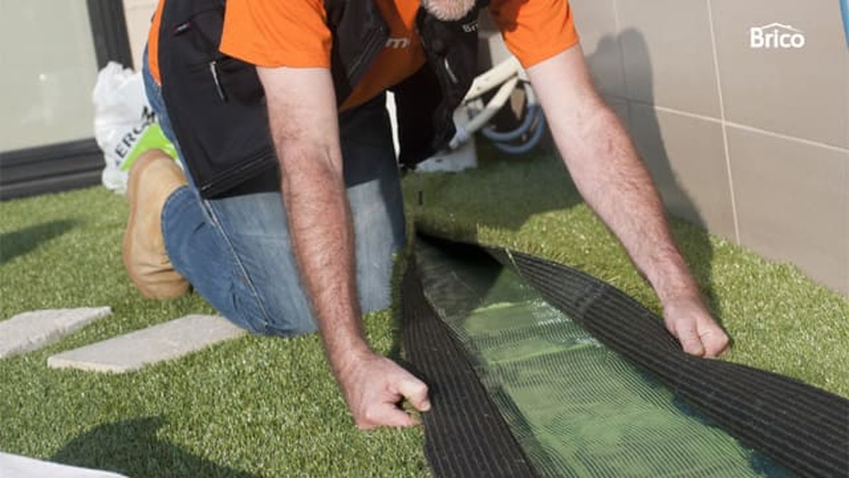 Bricomania 693 poner cesped artificial terraza paso12