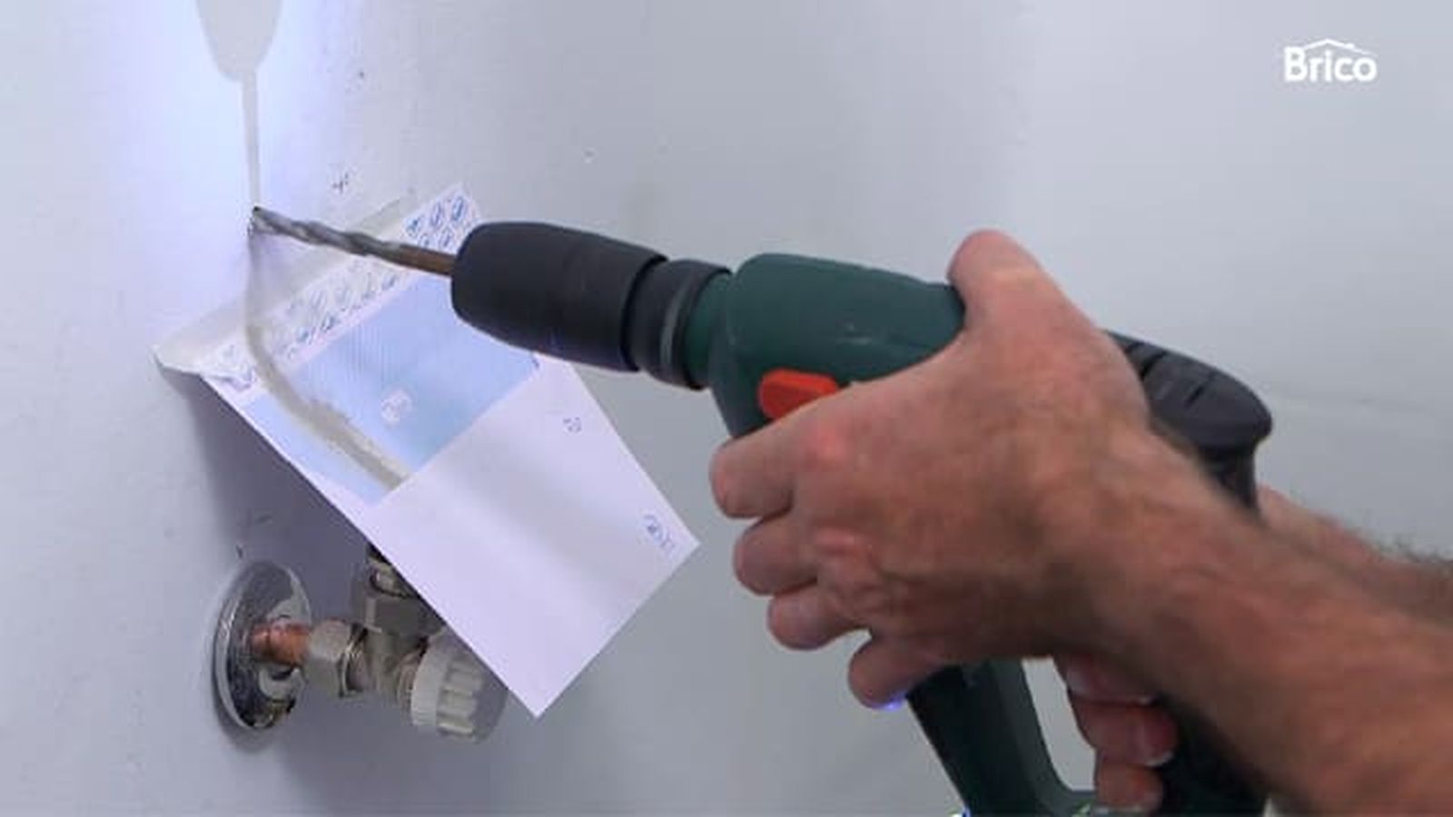 Cómo instalar un radiador toallero paso 4 Cómo instalar un radiador toallero paso 4