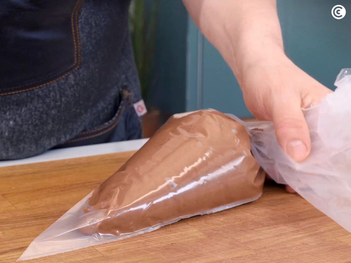 Mezcla de donuts sin gluten en manga pastelera