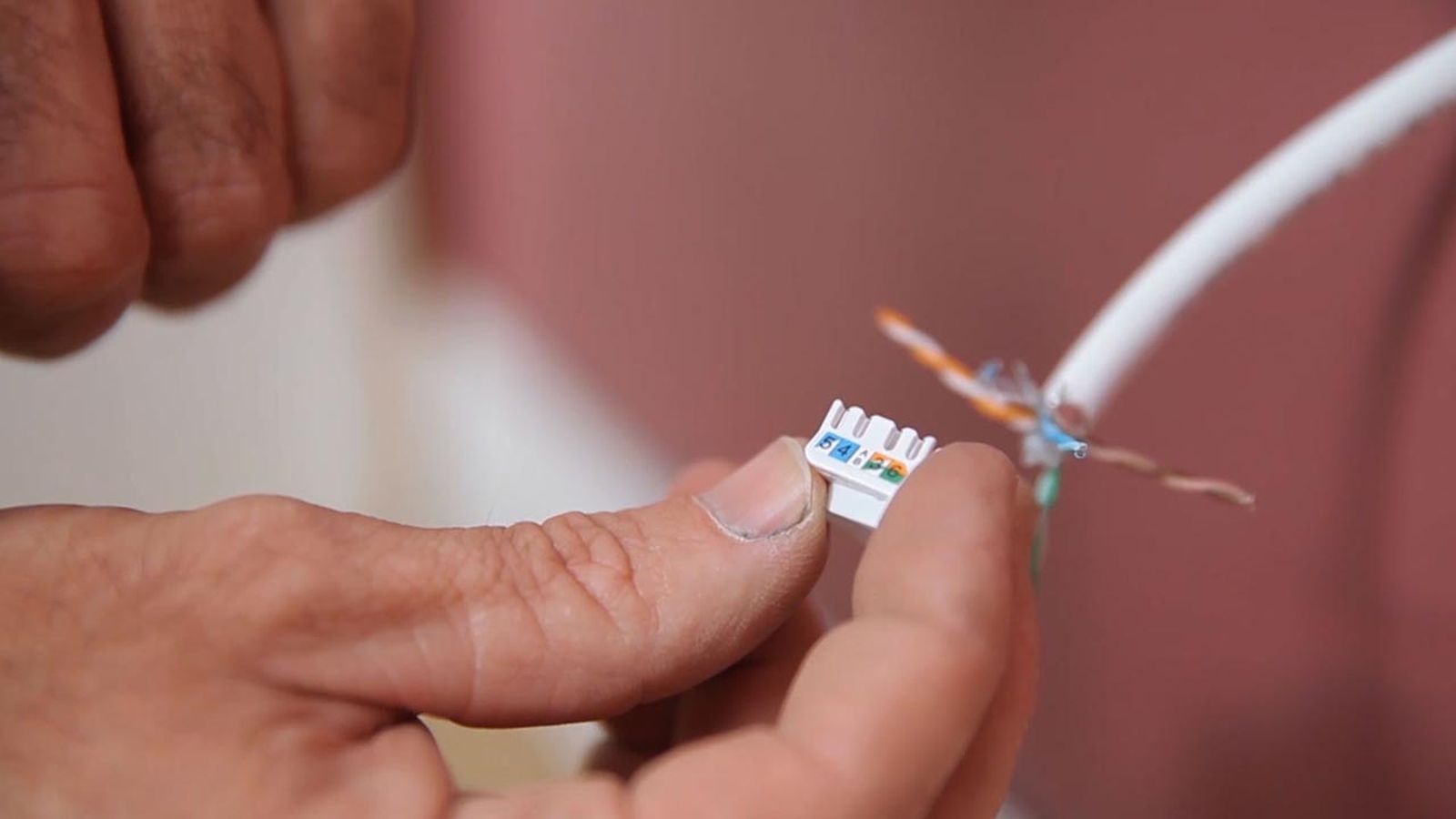 Cómo conectar una toma de red RJ45 paso 4 Cómo conectar una toma de red RJ45 paso 4
