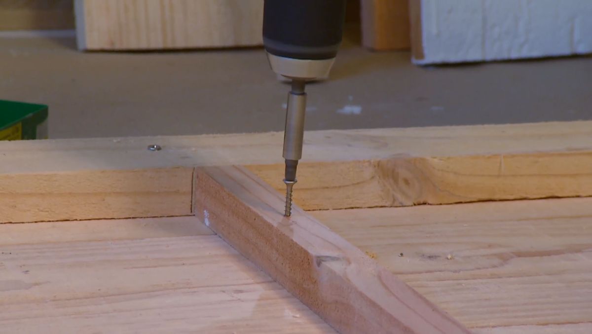 Dormitorio de estilo natural en verde y blanco paso 7