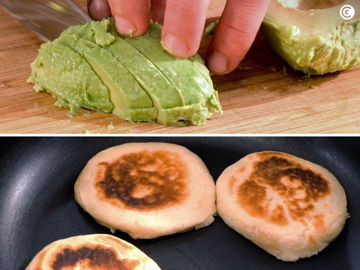 Preparar el aguacate y los muffins para los huevos benedict