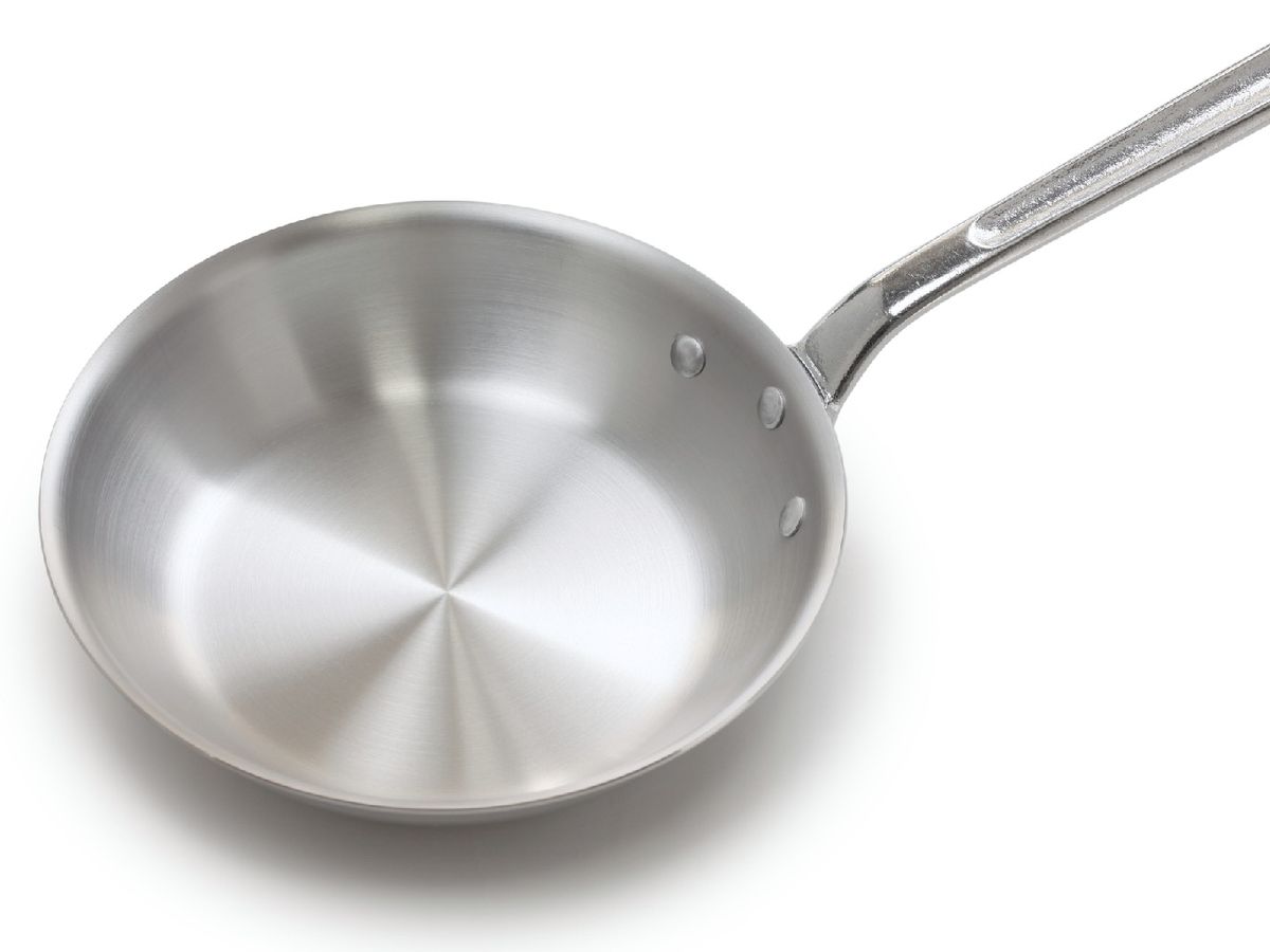 Las sartenes de aluminio destacas por su ligereza y rapidez en transmitir el calor