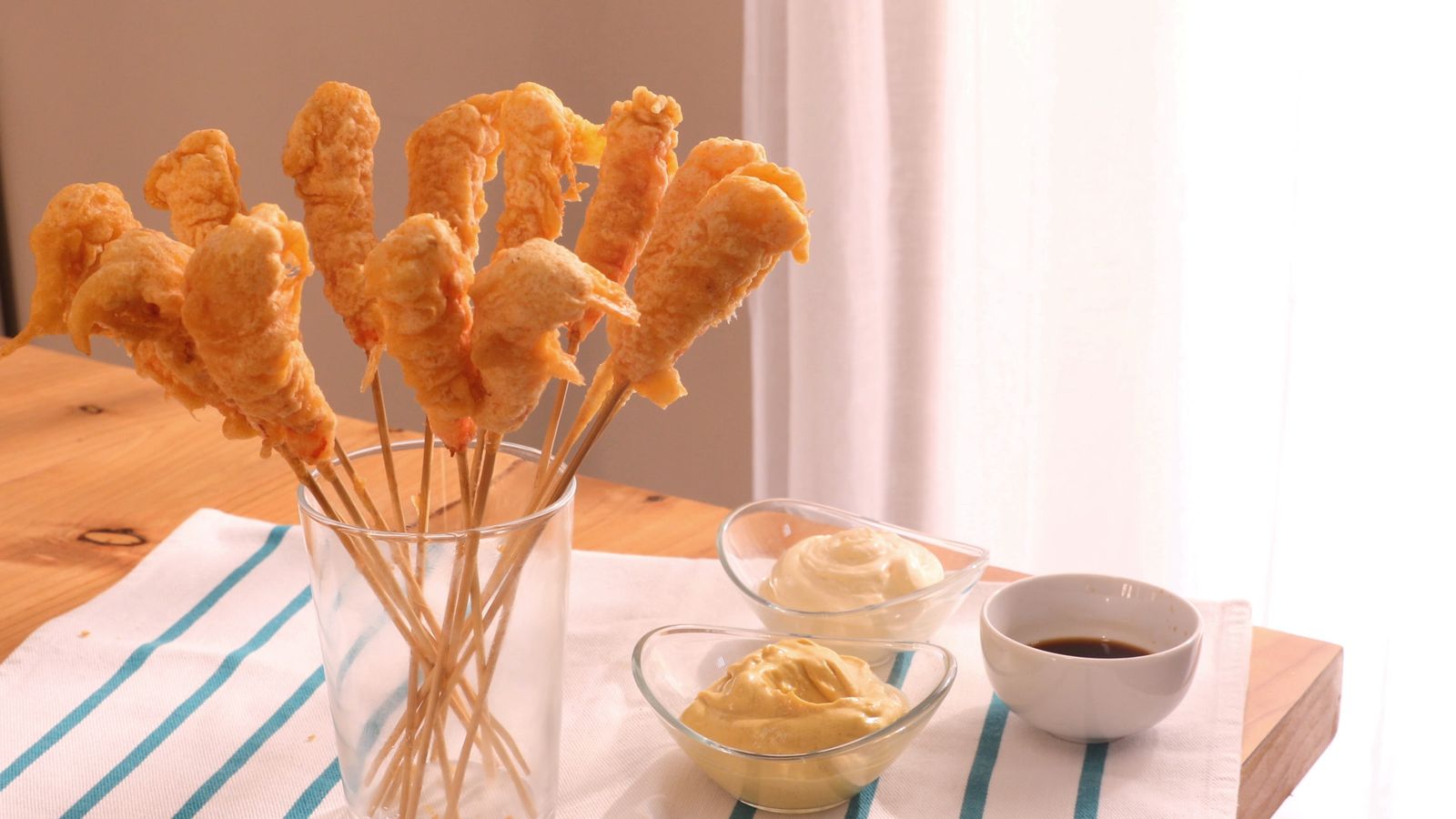 Disfruta de estos langostinos en tempura, crujientes por fuera y jugosos por dentro Disfruta de estos langostinos en tempura, crujientes por fuera y jugosos por dentro