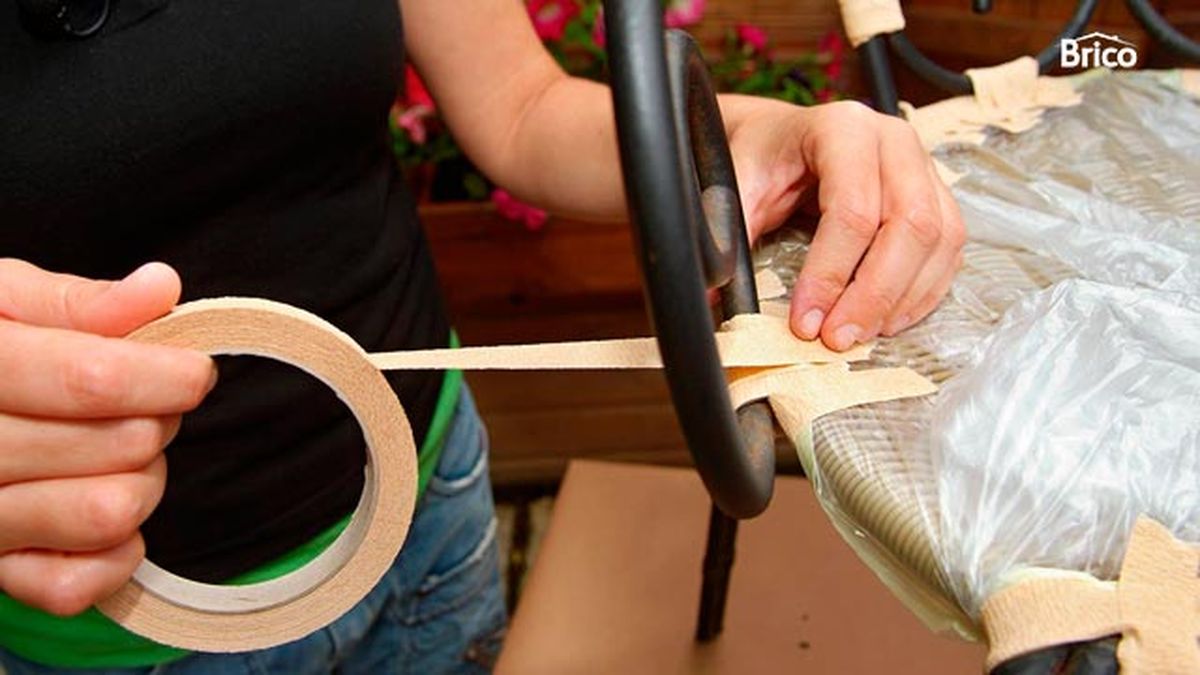 Como restaurar una silla de hierro de exterior