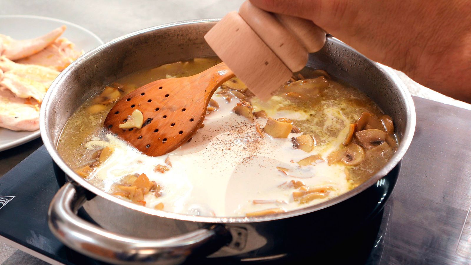 Pechugas de pollo a la sidra Paso 4 Pechugas de pollo a la sidra Paso 4
