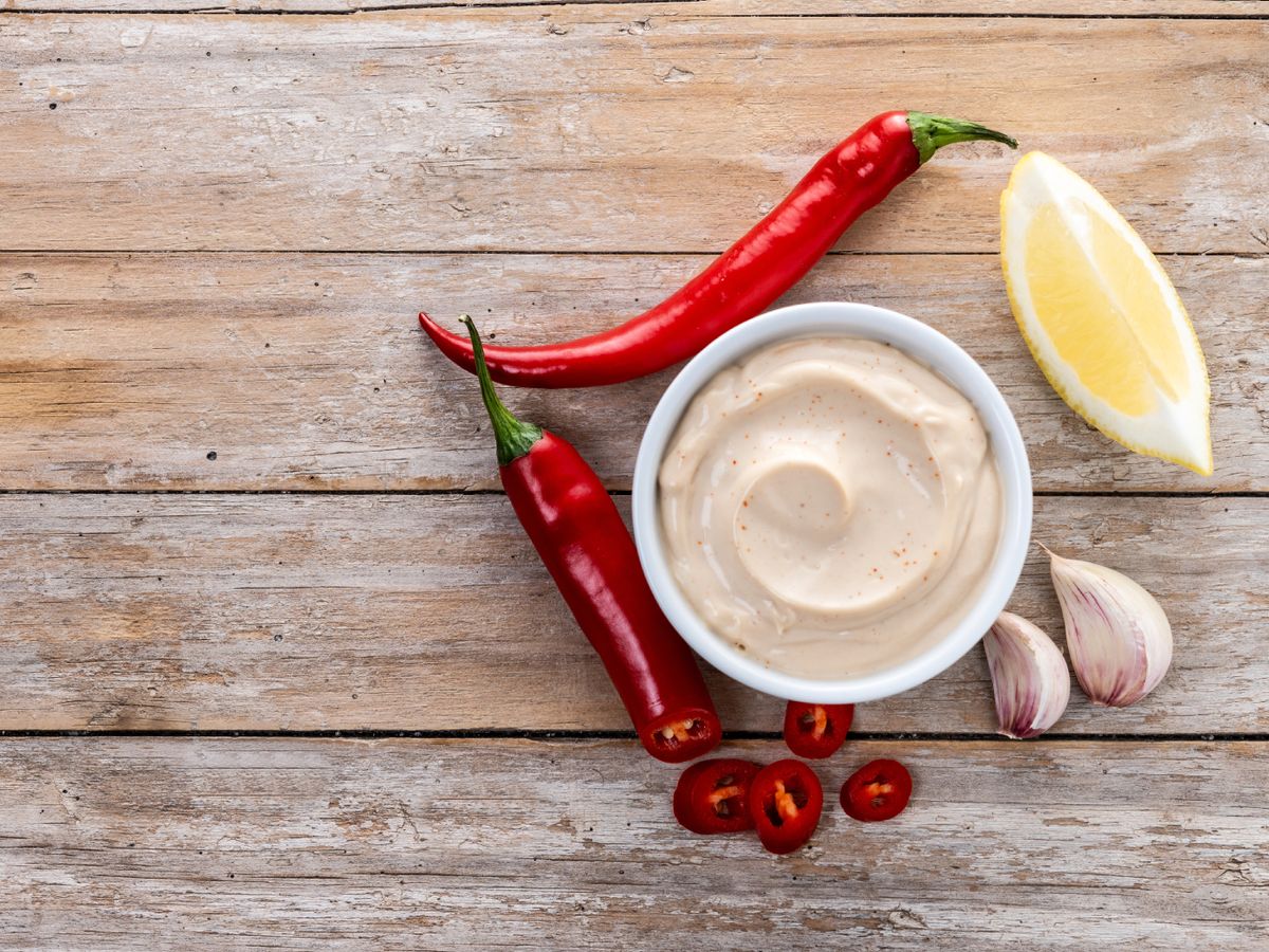 Salsa cremosa de chipotle, perfecta para aportar un toque ahumado y picante a tus fajitas.