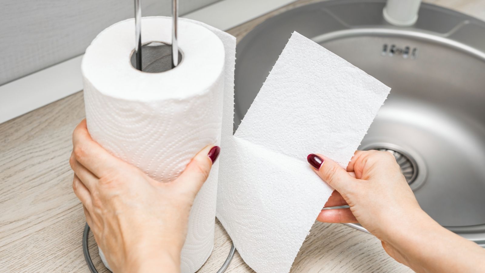 Es recomendable usar papel de un solo uso y no trapos de cocina Es recomendable usar papel de un solo uso y no trapos de cocina