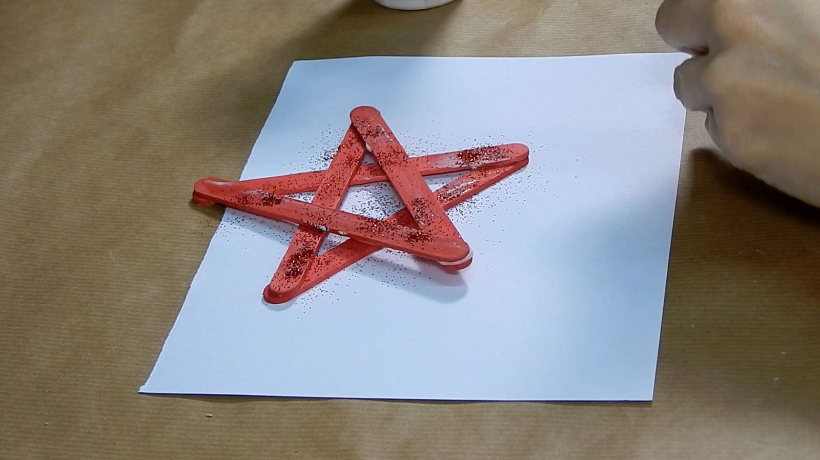 Cómo hacer estrellas con palos de helado paso 4 Cómo hacer estrellas con palos de helado paso 4