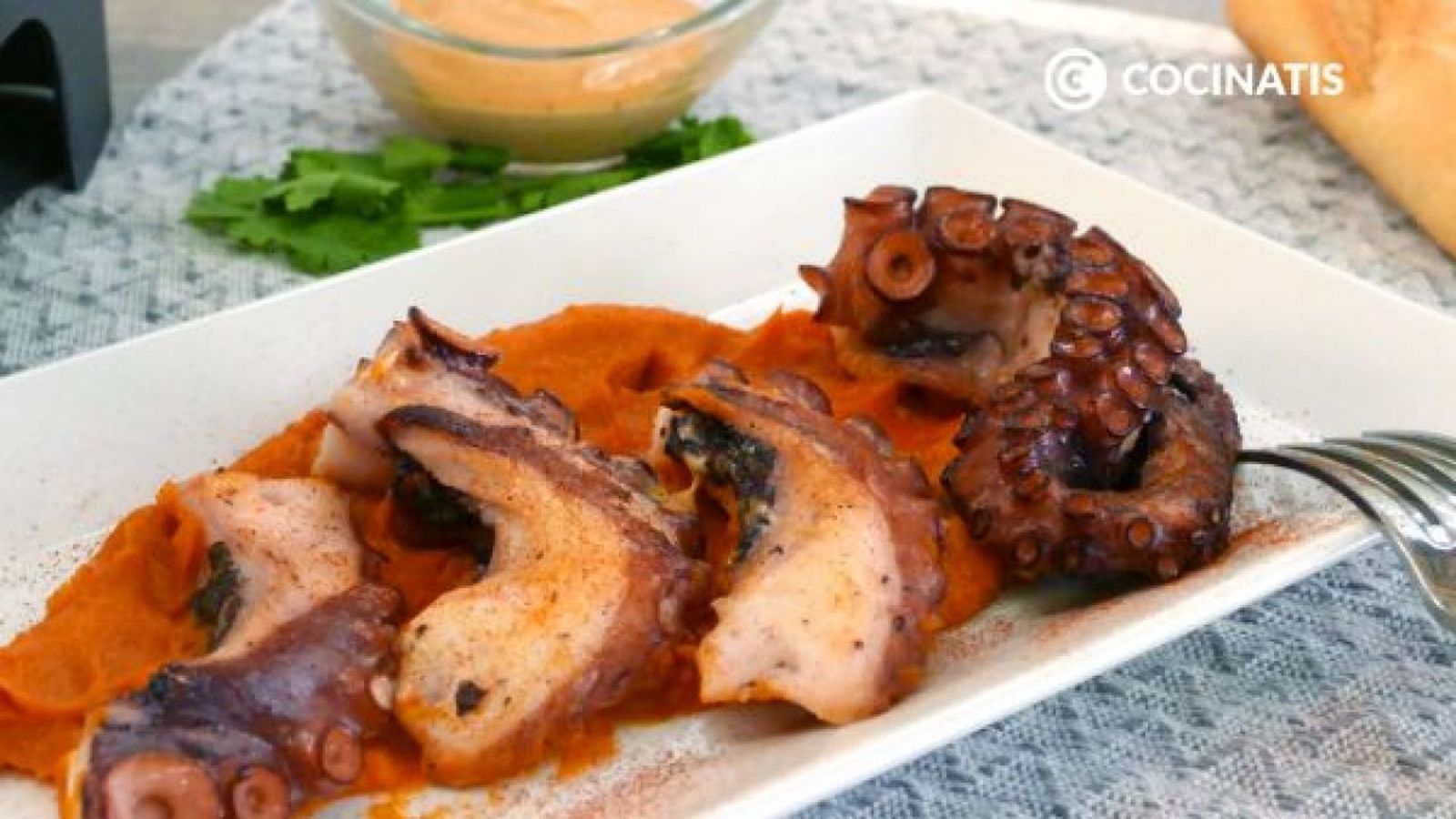 Receta de pulpo a la plancha con puré de boniato y salsa rosa paso 5 Receta de pulpo a la plancha con puré de boniato y salsa rosa paso 5