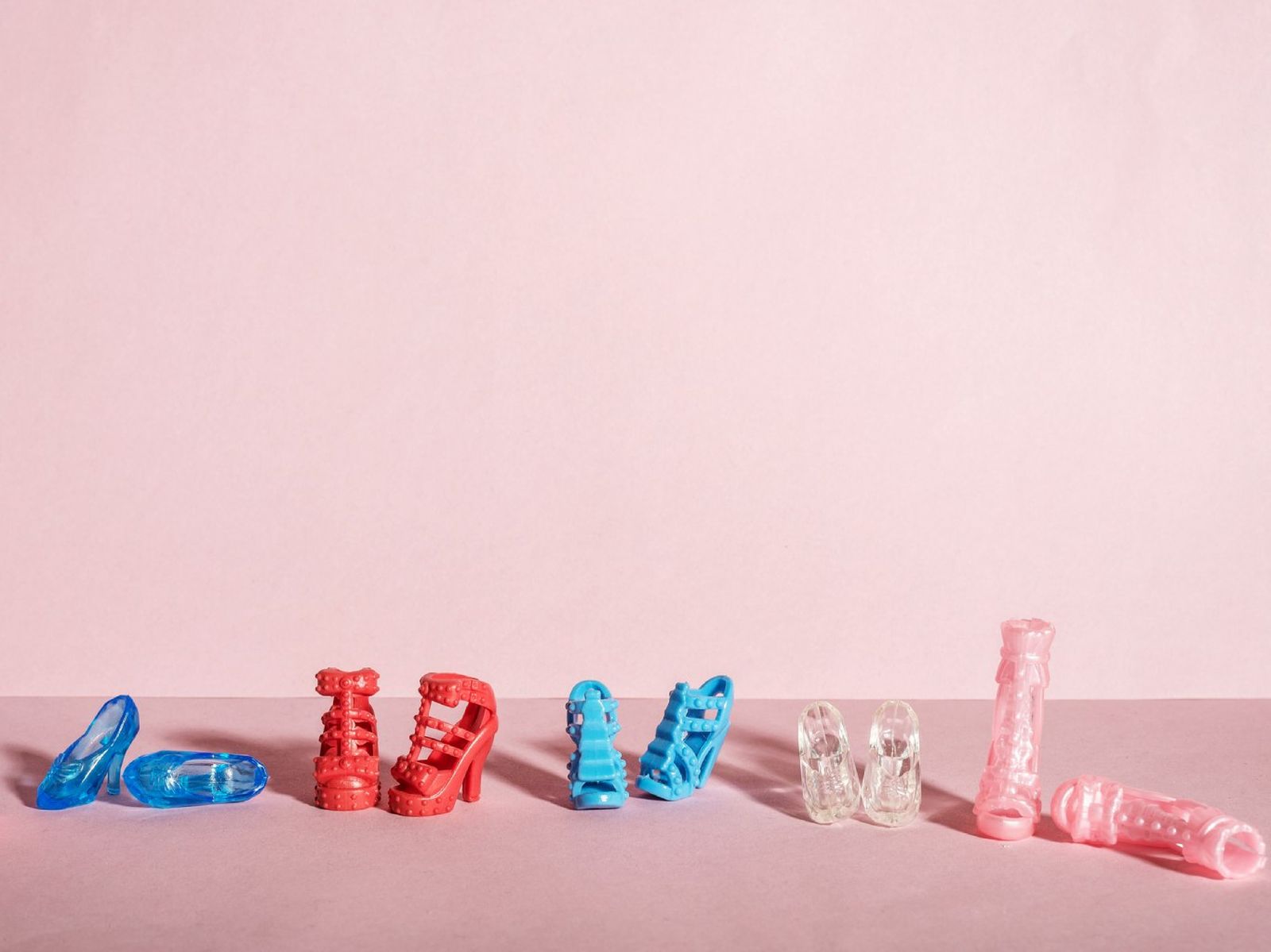 Los nuevos roles de la mujer dejaron atrás los tacones de Barbie. Los nuevos roles de la mujer dejaron atrás los tacones de Barbie.