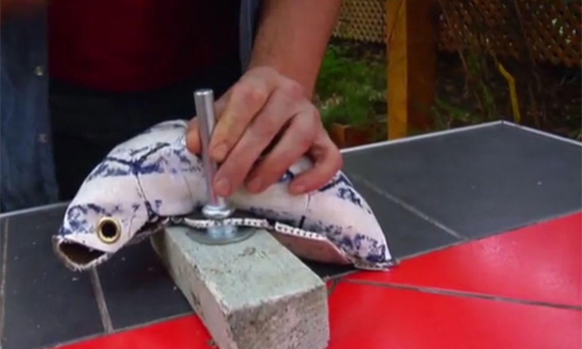 Reutilizar balones como maceteros paso 3