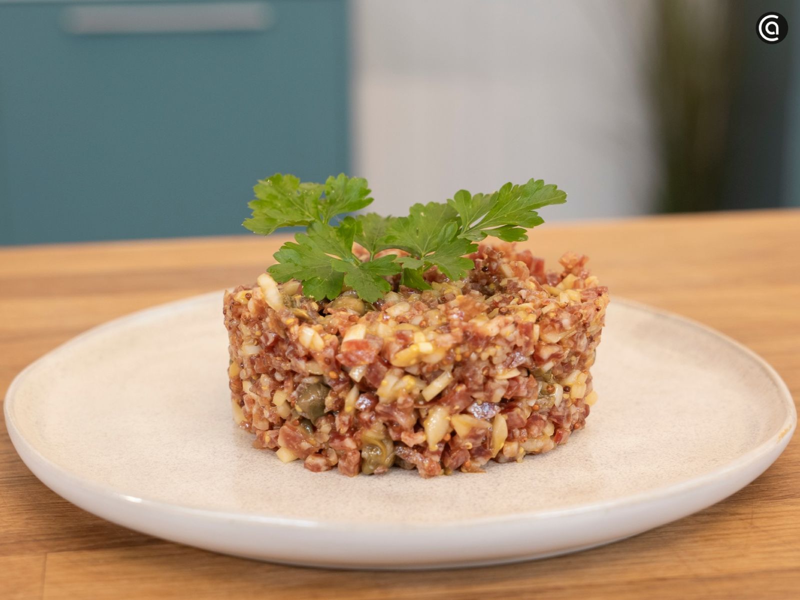 Aprende a preparar un original tartar de fuet con la receta de Joseba Arguiñano