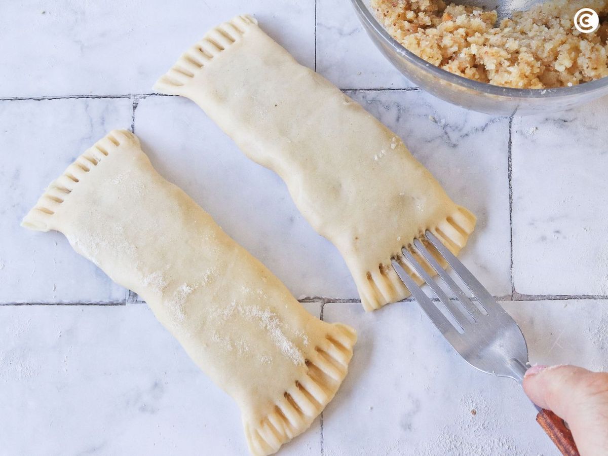 Rellenar las casadielles y darles forma