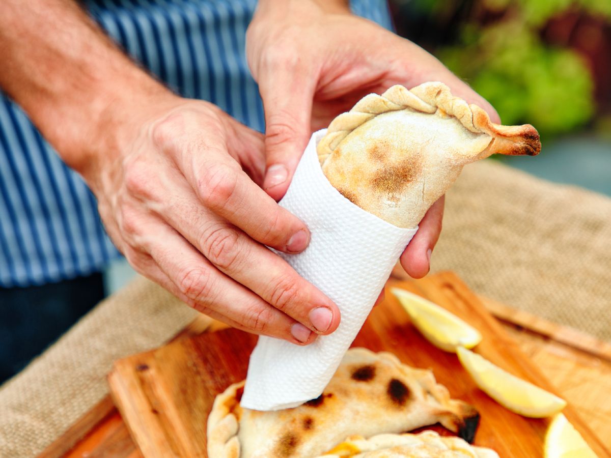 Las empanadas son otro de los clásicos argentinos: su relleno varía según la región y forman parte de la cultura popular tanto como la milanesa.