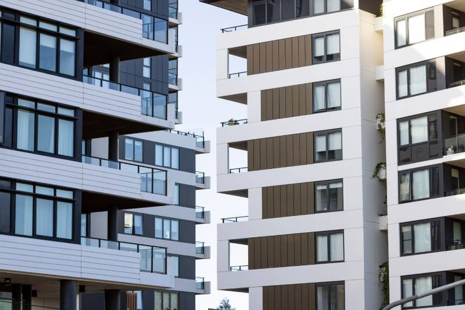 Fachadas de casas de nueva construcción. Fachadas de casas de nueva construcción.