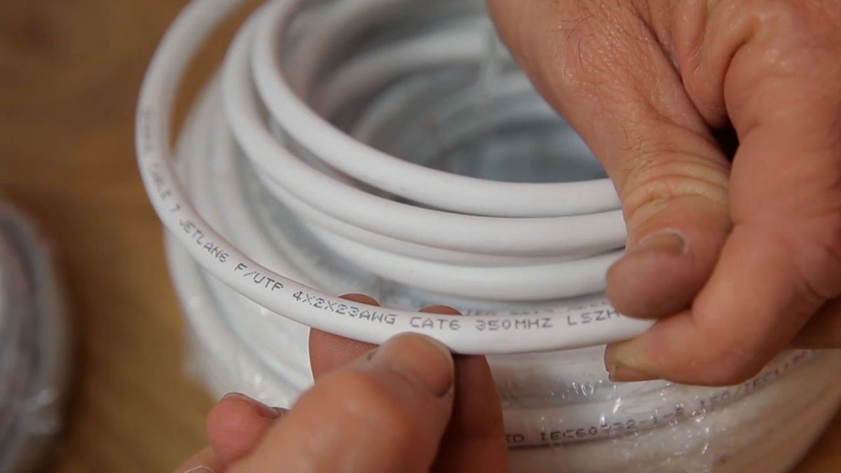 Cómo instalar un cable de red ethernet paso 3