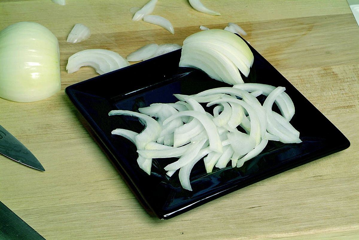 receta picar cebolla juliana paso3