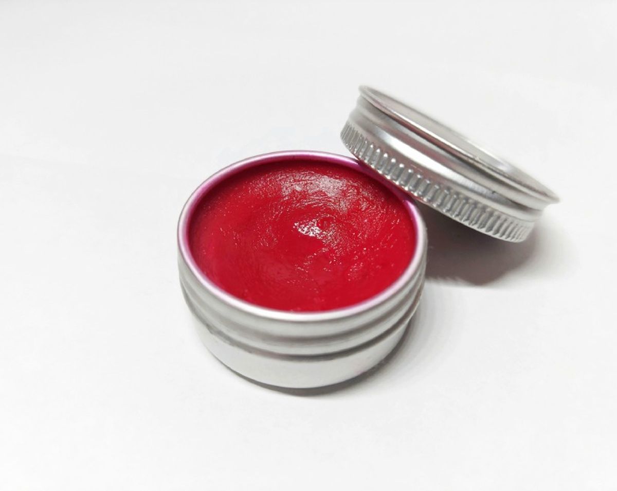 Convierte tu labial en una hidratante vaselina de color