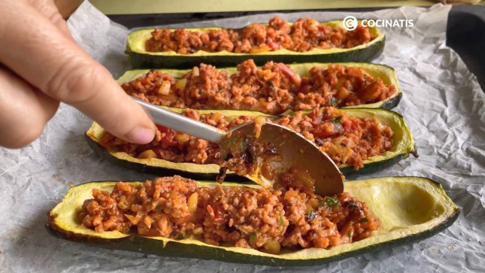 Rellenamos los calabacines con la carne Rellenamos los calabacines con la carne
