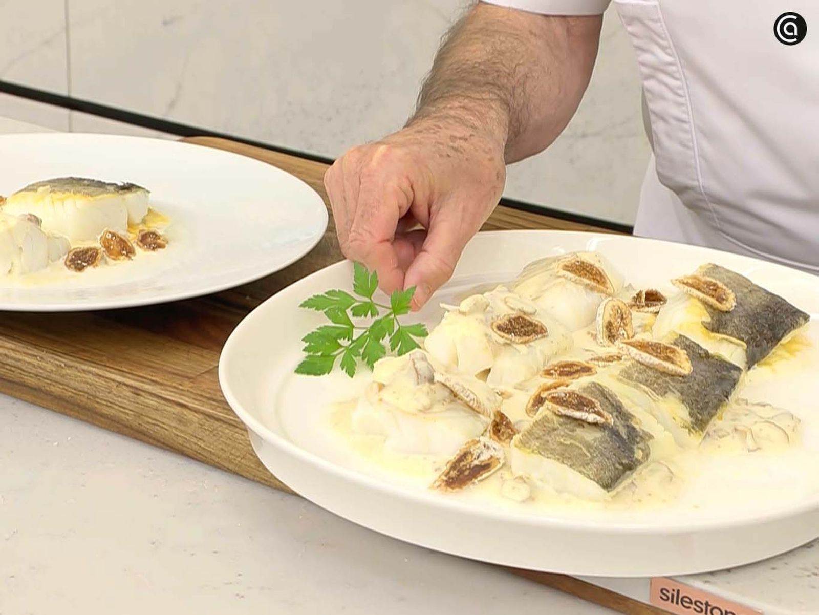 Sirve el bacalao con higos secos y miel Sirve el bacalao con higos secos y miel