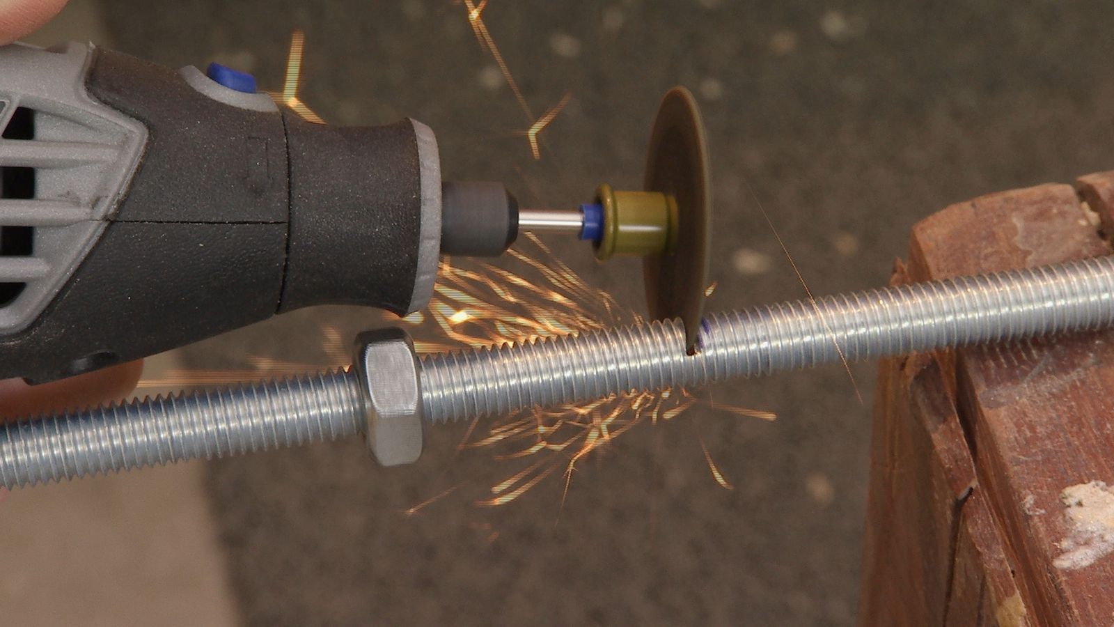 Hacer una estantería colgante con cadenas paso 6 Hacer una estantería colgante con cadenas paso 6