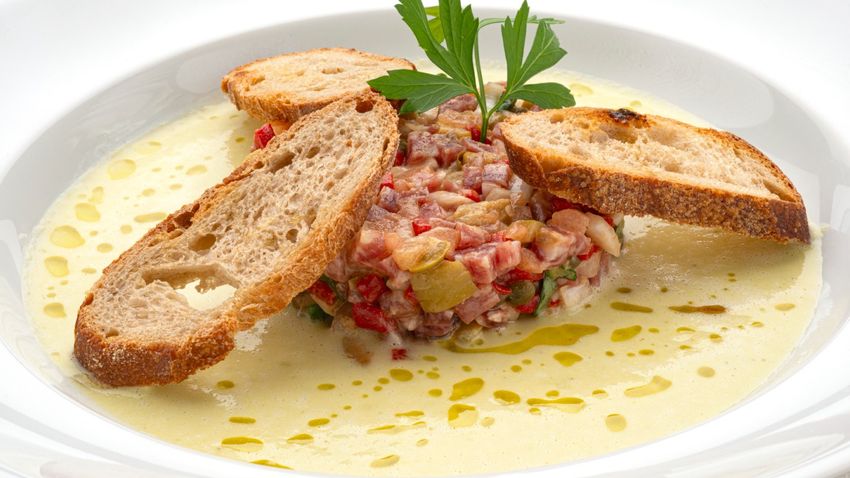 Crema fría de melón con tartar de tomate, receta de Joseba Arguiñano