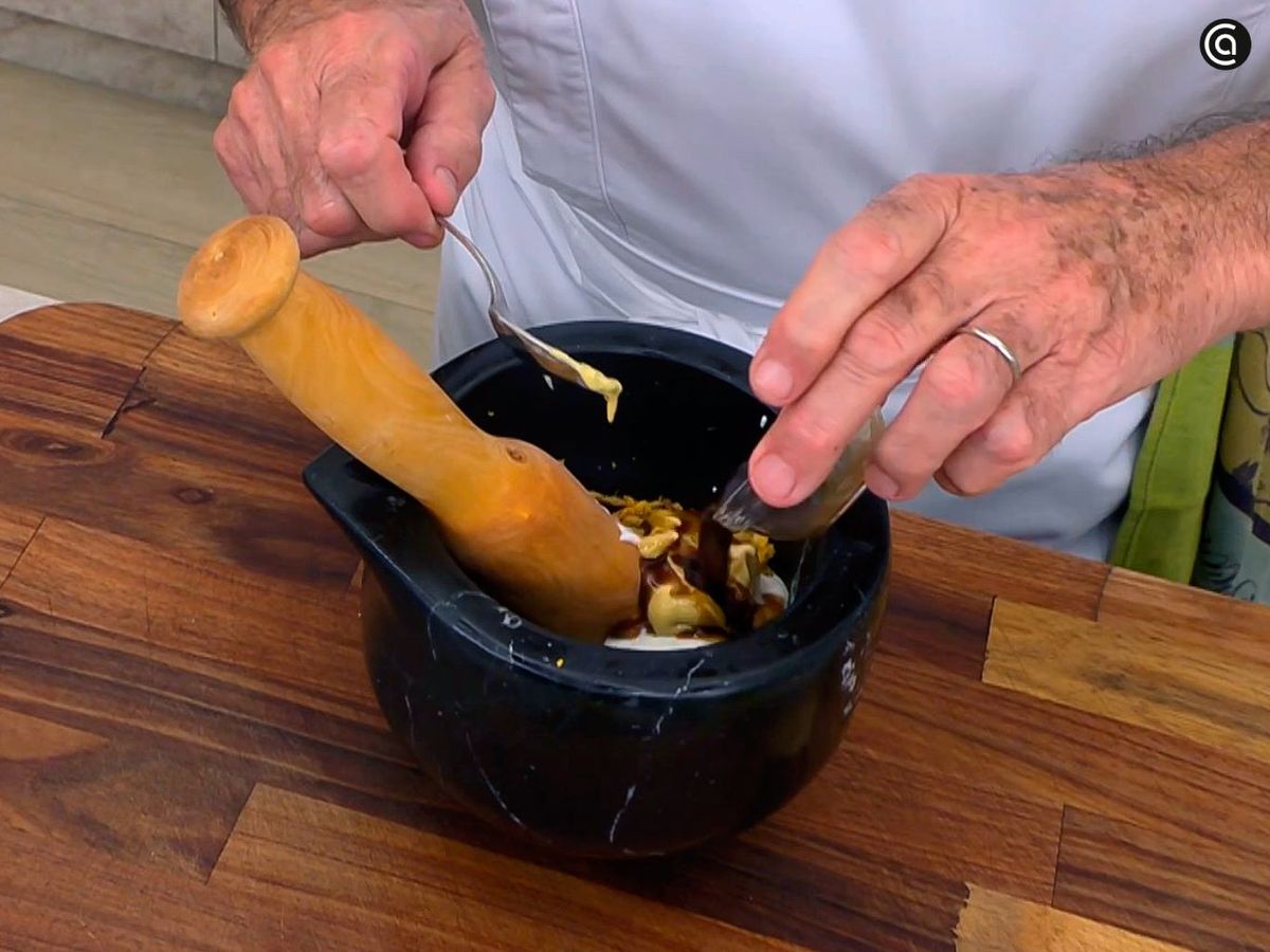 Aliño para la ensalada César con hongos